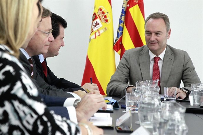 Fabra preside pleno del Consell en Torrevieja (Alicante)