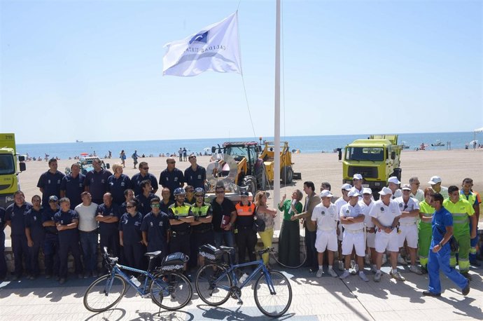 Dispositivo de playas málaga capital porras turismo efectivos 