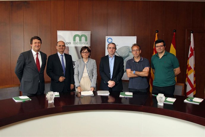 La dirección y los trabajadores del Grupo Mémora tras la firma del acuerdo