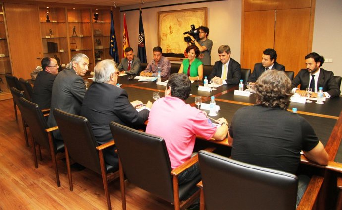 Miguel Cardenal apoya a los clubes canarios 