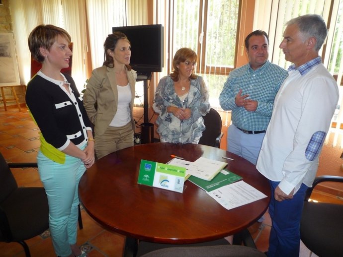Sabalete, Ríos y Gálvez analizan las ayudas gestionadas en La Loma y Las Villas.