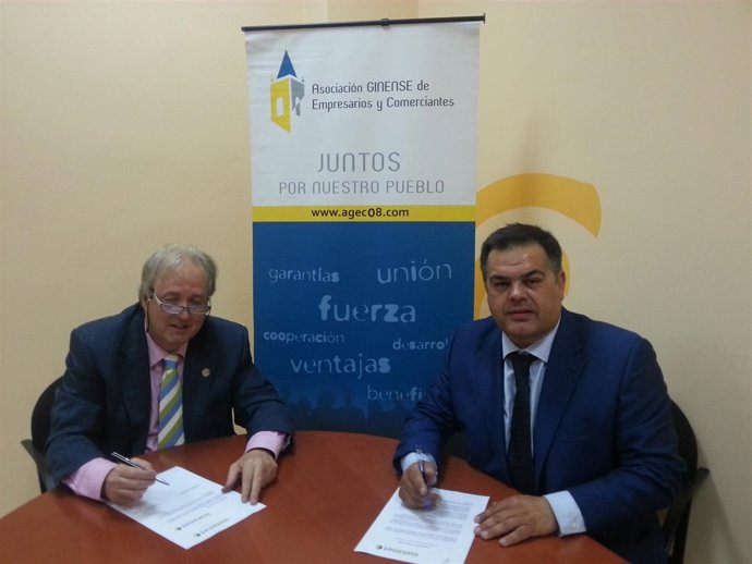 Firma del acuerdo entre la Asociación de Empresarios de Gines e Instanet 4G
