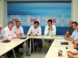 Óscar López en el encuentro mantenido con el Comité de Empresa de Renfe en León