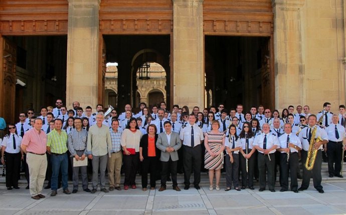 Reyes en la presentación del himno de la provincia para bandas de música