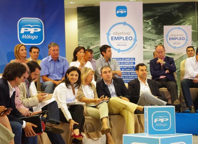 Juan Manuel Moreno Bonilla y dirigentes del PP de Málaga