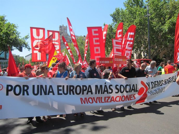 UGT y CC.OO. Piden a Europa que "reflexione" y cambie de políticas.