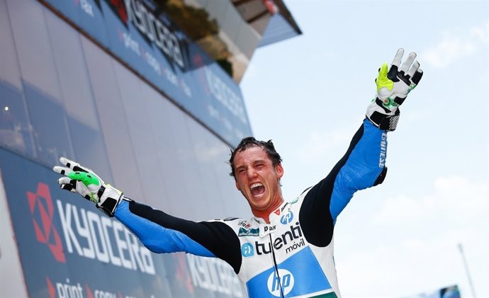 El piloto de moto2 Pol Espargaró celebra la victoria en Montmeló