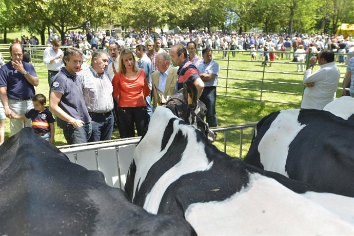 Las autoridades en la exposición ganadera del Parque Doctor Morales