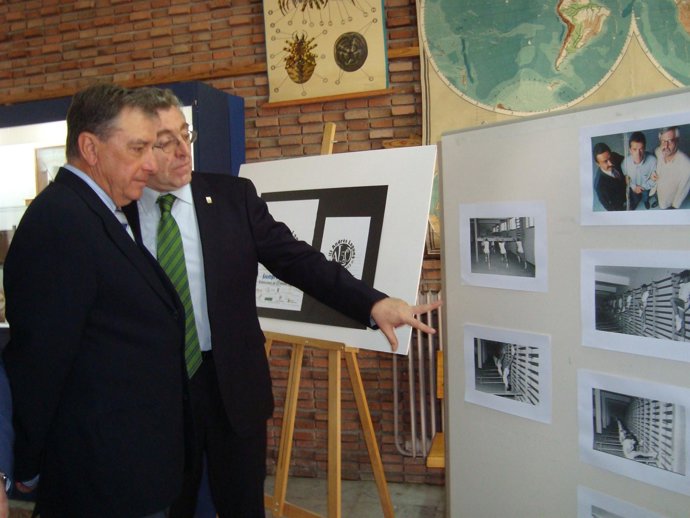 Mateos (i), en el IES Andrés Laguna.