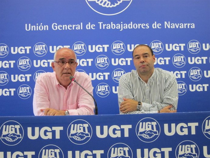 Juan Goyen y Manuel Gómez, de UGT de Navarra, en la rueda de prensa