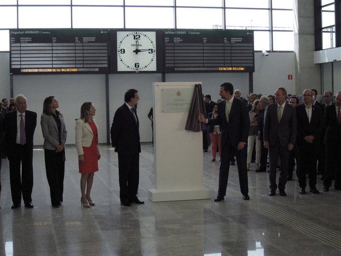 El Príncipe descubre una placa conmemorativa en Villena