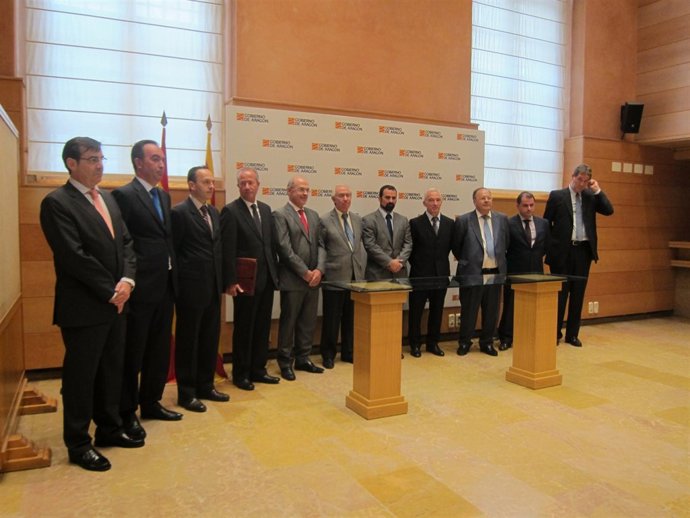 Avalia y ocho entidades firman un convenio para abrir una línea de crédito.