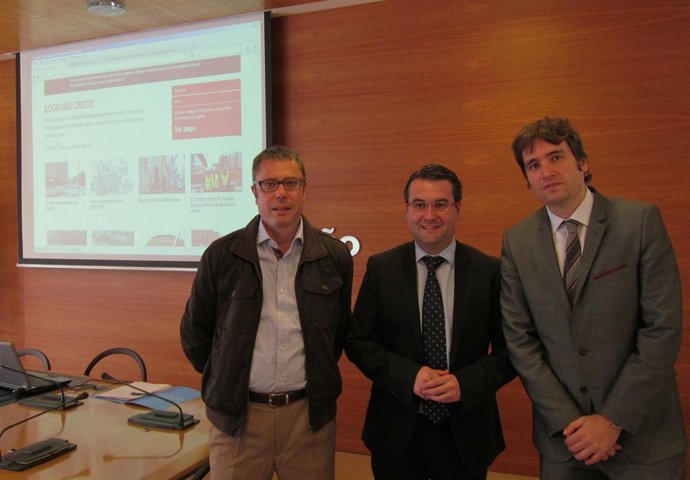 Sáez Rojo, Merino y Galiana, ante la imagen de 'Logroño crece'
