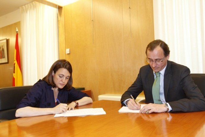 Soraya Rodríguez, del PSOE, y Alfonso Alonso, del PP