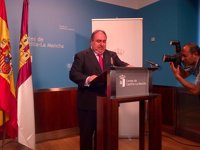 Tirado contesta a Guijarro que sí ha habido diálogo entre los grupos en las Cortes y que el acuerdo "es permanente"