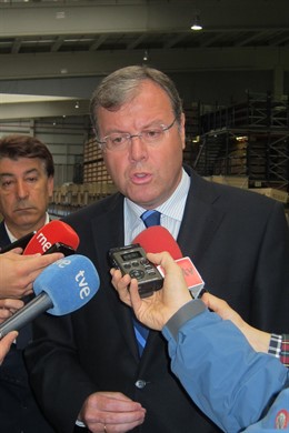 Silván, durante la visita realizada este lunes a la privincia de León.