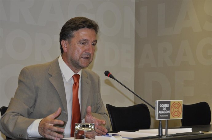 El diputado socialista Eduardo Alonso en rueda de prensa en las Cortes