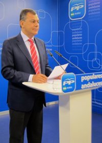 Zoido tenderá la mano a Griñán para cualquier pacto "bueno para Andalucía"  pero le exigirá "toda la verdad de los ERE"