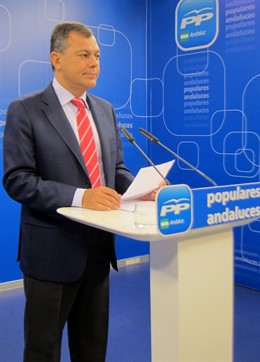 El secretario general del PP-A, José Luis Sanz, hoy en rueda de prensa