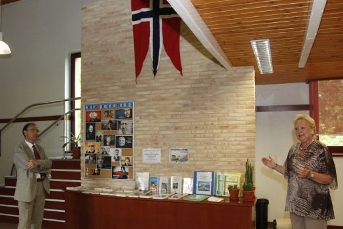 Donación de libros del consulado de Noruega en Barcelona a Zaragoza