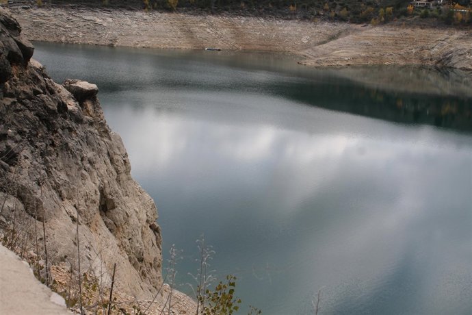 EMBALSE ENTREPEÑAS, AGUA 