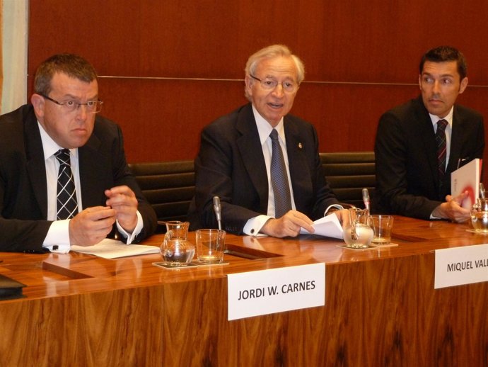 Carnes, Valls y Millet durante la presentación del V Barómetro Tecnológico