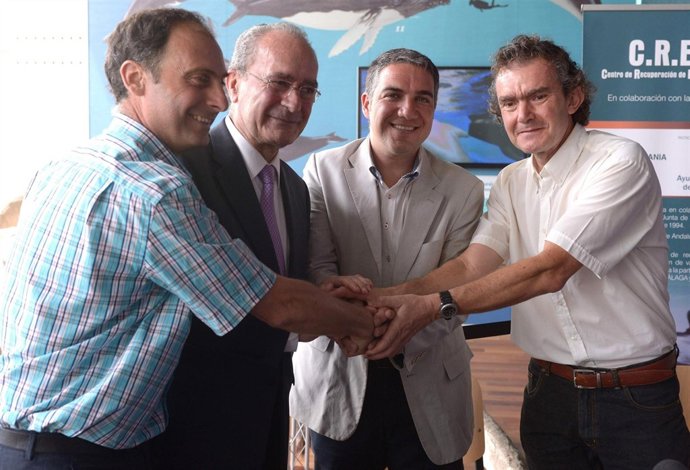 Francisco de la Torre y Elías Bendodo en el Aula del Mar de Málaga            