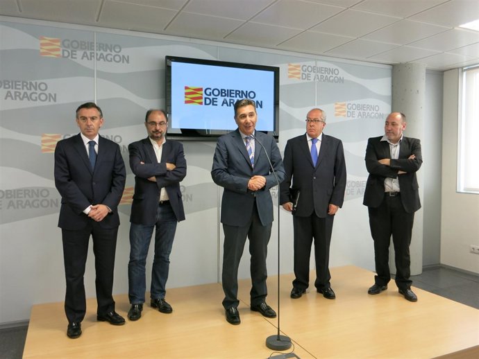 Luis M. Beamonte, J. Lambán, Ricardo Oliván, Víctor Barrio y Santiago Escándil