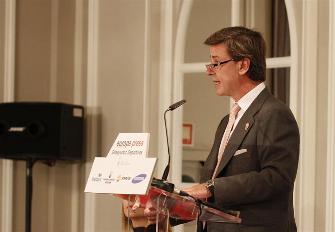 Cayetano Martínez de Irujo, Desayunos Deportivos