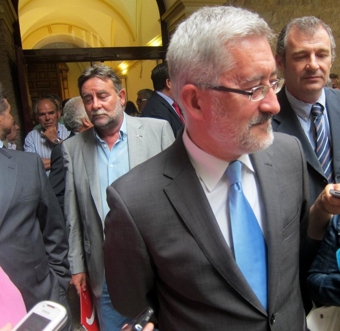El consejero Antonio Ávila antes de atender a los periodistas en Jaén,