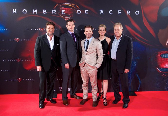 Rusell Crowe, Herny Cavill, Zack Snyder, Deborah Snyder y Charles Roven