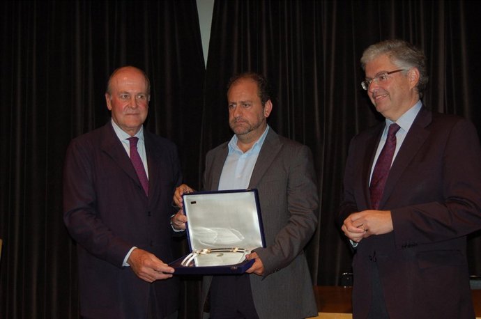 José Antonio García Cebrián recoge el premio especial SIL 2013.