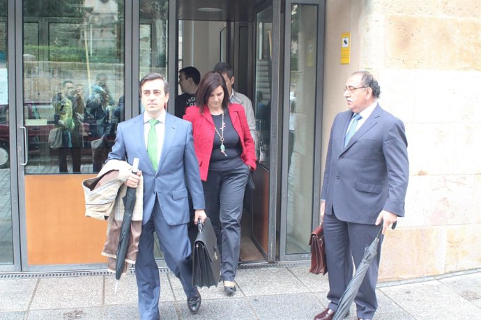 Los administradores a la salida de los juzgados