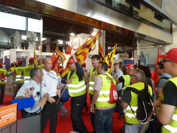 Los trabajadores del transporte de mercancías irrumpen en el SIL 2013