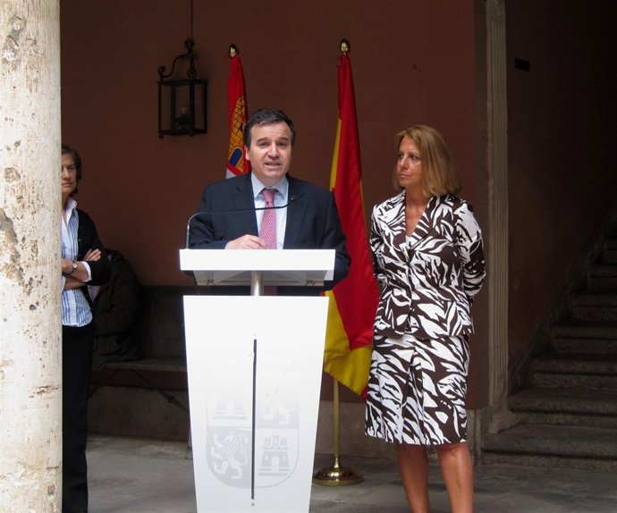 José Ramón Alonso presenta el programa 'Museos Vivos' junto a Ana Parra