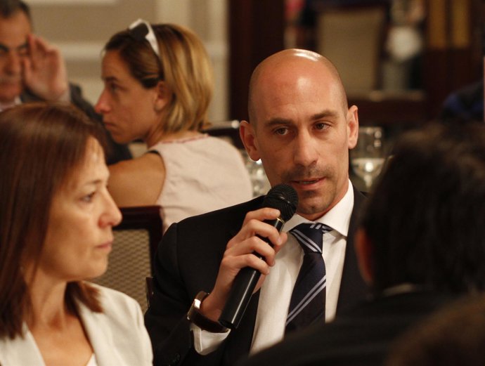 Luis Rubiales Béjar, Desayunos Deportivos