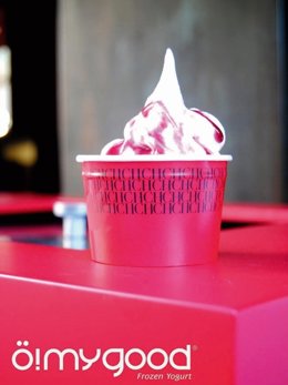 Carolina Herrera y Ö!Mygood helado yogurt 