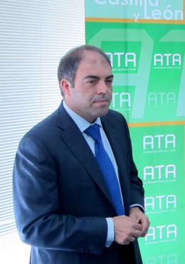 Lorenzo Amor durnate el convenio de colaboración con Concyl