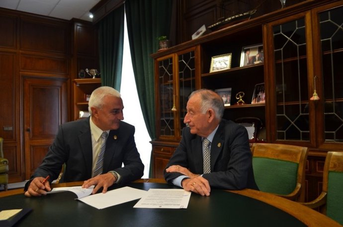 Cabrera y Amat firman el convenio para el festival de música renacentista 