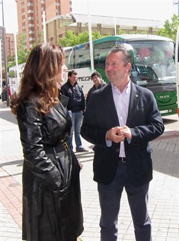 Donaciano Dujo conversa con Silvia Clemente