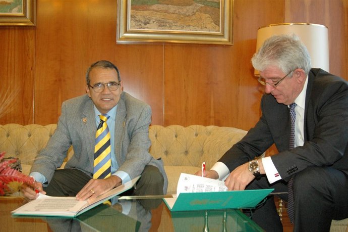 El rector de la ULE y el vicerrector de la UJAP(I)