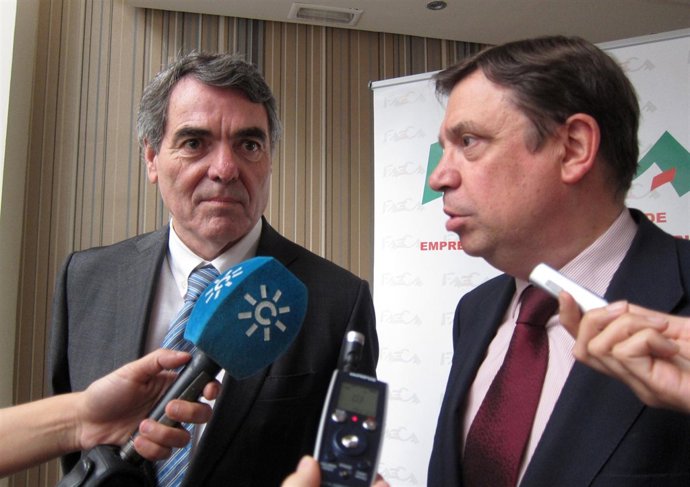 Jerónima Molina y Luis Planas, hoy en la asamblea general de Faeca.