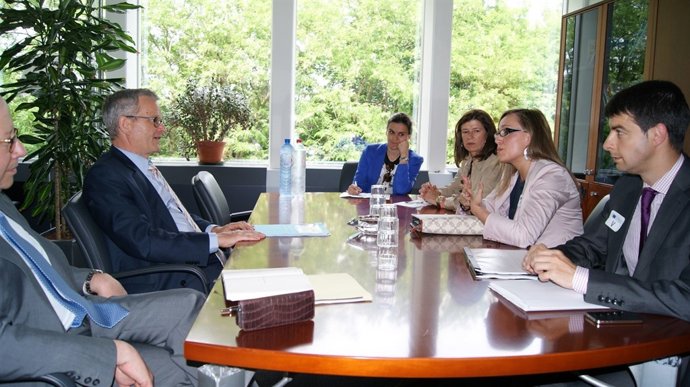 Reunión de la conselleira de Facenda con el director de Política Regional 