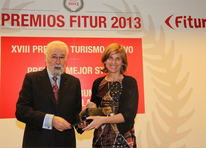 NAVA CASTRO RECOLLE O PREMIO AO CAMIÑO DE SANTIAGO COMO MELLOR PRODUTO DE TURISM