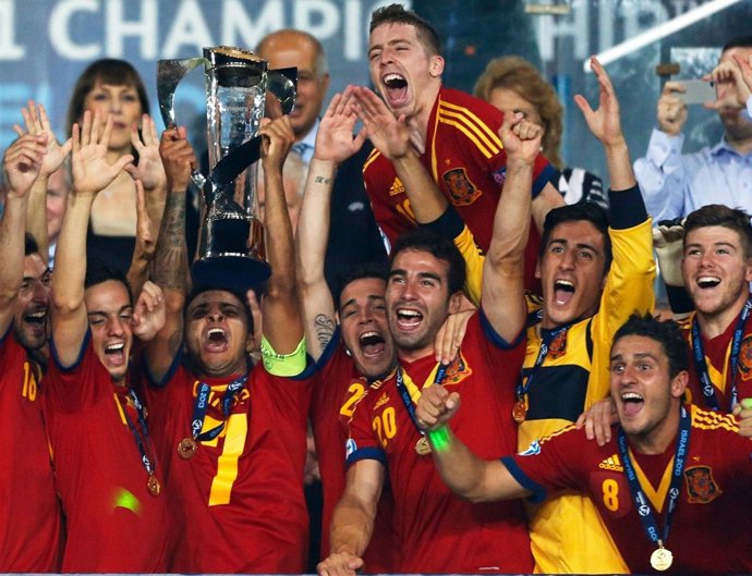 Thiago levanta el Europeo Sub-21