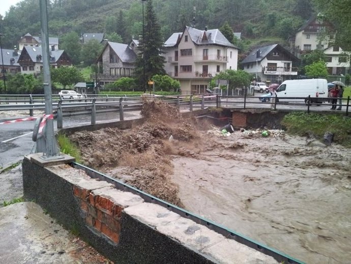 Desbordamiento del Garona, Val d'Aran, Vielha, ríos, temporal