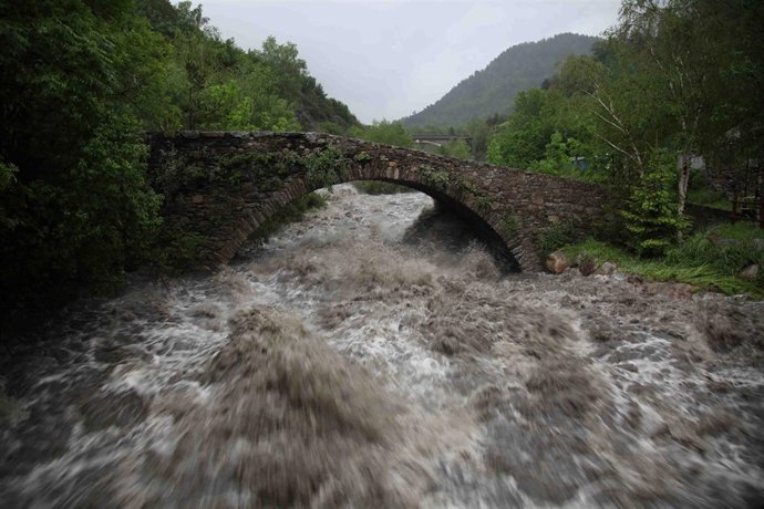 El río en puente Cuera