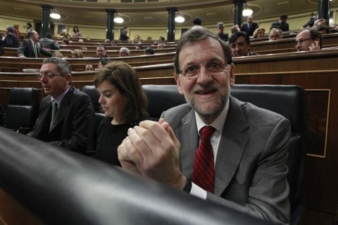 Rajoy asegura que "hay luz al final del camino" 