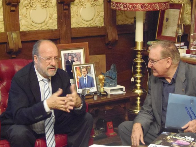 El alcalde de Valladolid recibe al obispo emérito Nicolás Castellanos