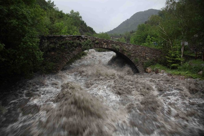 El río en puente Cuera